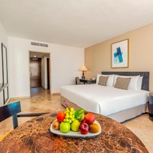 Standard Room 1 King Bed