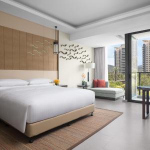 Guest Room with Balcony and Garden View