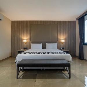 Deluxe Room (20% Off on Meal Upgrade,20 % Discount on Laundry and Complimentary Welcome Drink on arrival) 