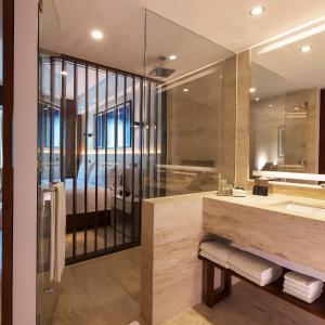 Altitude Suite 1 King Bed