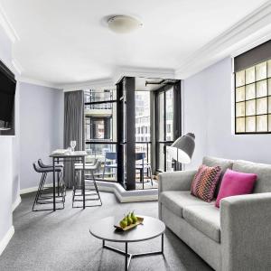 One-Bedroom Apartment with One Queen Bed