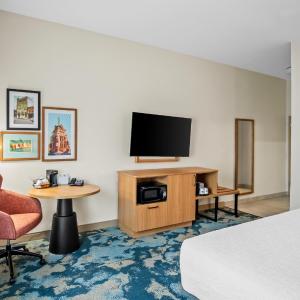King Room with King Bed - Non-Smoking