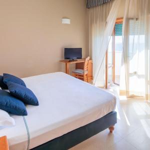 Deluxe Double or Twin Room with Balcony and Sea View
