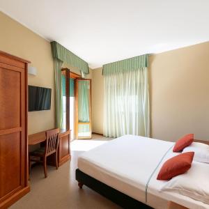 Comfort Family Room (2 Adults + 2 Children)
