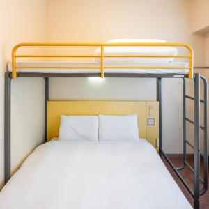 Queen Room with a Loft Bed - Non Smoking