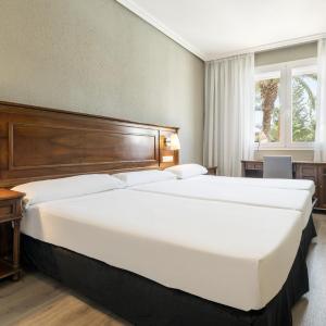 Twin Room with Extra Bed (2 Adults + 1 Child)