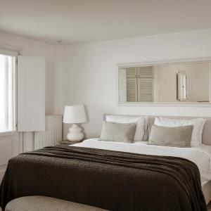  Street Level Studio Suite with Balcony, Heated Plunge Pool & Partial Sea View