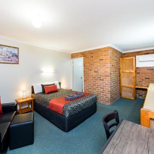 Standard Queen Room