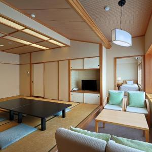 Twin Room with Shower
