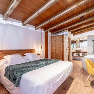 Deluxe Double Room with Bath