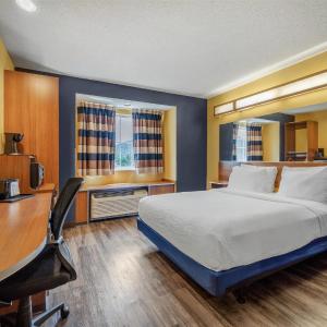King Room with Bath Tub - Disability Access