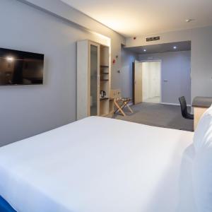 Standard Double Room with Free Breakfast - Accessible