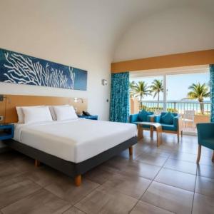 Deluxe Queen Room with Sea Front View