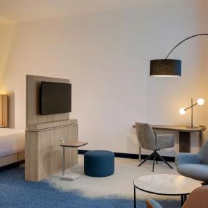 Deluxe Room, Guest room, 1 King, Lloyd Building