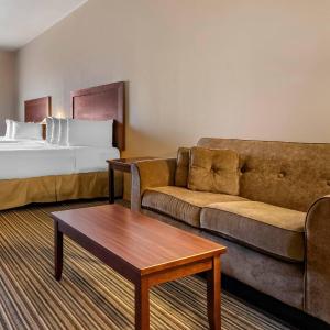Deluxe Room with Two Queen Beds - Non-Smoking