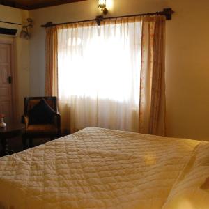 Mountain View Hideaway Room
