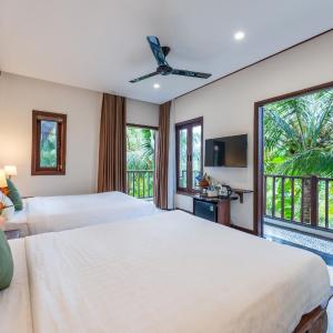 Family Room with Palm View