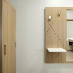 Standard Queen Room with Two Queen Beds and Bath Shower - Communications Accessible
