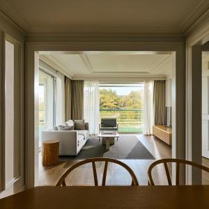 Luxury Suite Poolside View King + Breakfast for 2