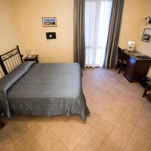 Deluxe Double Room (2 Adults + 1 Child)