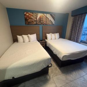 Doube Room with Two Double Beds and Roll-In Shower - Mobility/Hearing Accessible - Non-Smoking