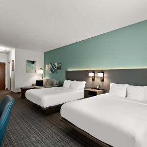 Queen Suite with Two Queen Beds - Non-Smoking
