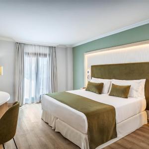 Deluxe Double Room with Side Sea View