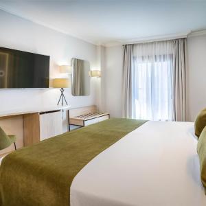 Family Suite (2 Adults + 3 Children)