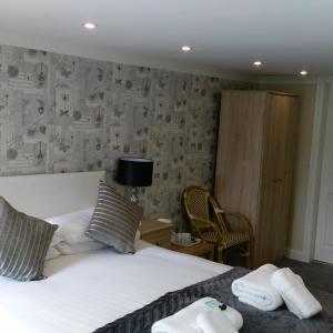 Basic Double with Private Bathroom - Annex