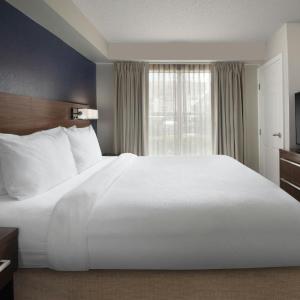 One-Bedroom Queen Suite with Sofa Bed
