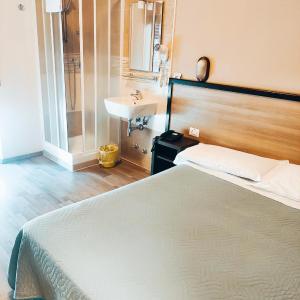 Standard Double Room with Shared Bathroom
