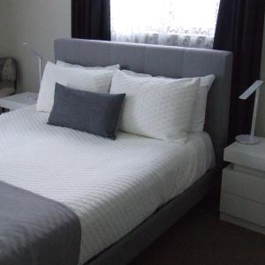 Queen Room with Spa Bath (23)