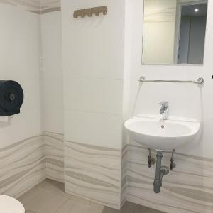 Single Capsule in 4-Bed Female Window Room