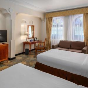 Superior Twin Room - Guaranteed 3pm Late Check Out and 20% Discount on F&B (applicable only on weekdays)