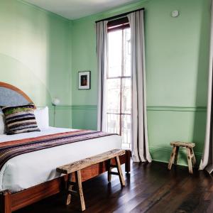 King Room (24/7 Front Desk)