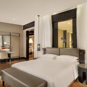 Pearl Suite with Balcony - Club Access