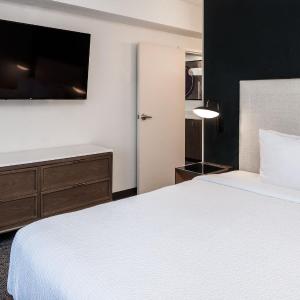 One-Bedroom King Suite with Sofa Bed - Hearing Accessible