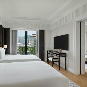Premier Twin Suite with Pool View
