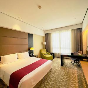 Standard King Room - Lounge Access/High Floor