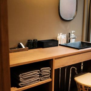 2nd-Floor Kitchen Suite for Groups – No Sauna