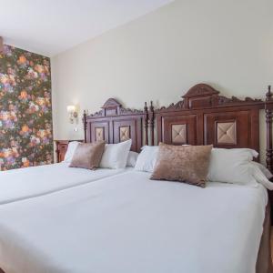 Double Room (2 Adults + 2 Children)