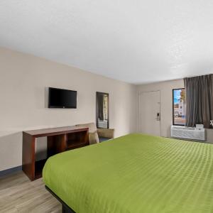 Queen Room - Non Smoking/Exterior Hall