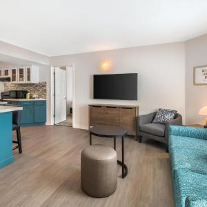 One Bedroom King Suite
