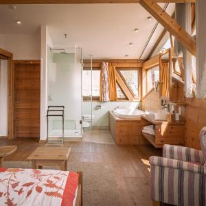 Suite with Mountain View