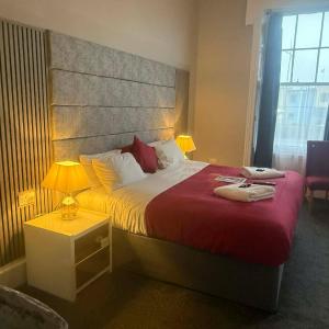 Gold Seaview Double + Sofa Bed