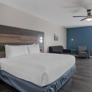 Larger King Room with Living Area - Non-Smoking