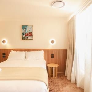 Queen Room - Mobility/Hearing Accessible - Non-Smoking