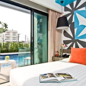 Deluxe Double Room with Pool Access