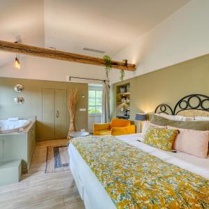 Deluxe Room with Spa Bath