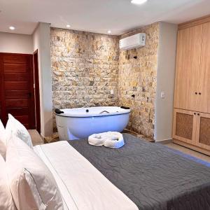 Deluxe Suite with Spa Bath